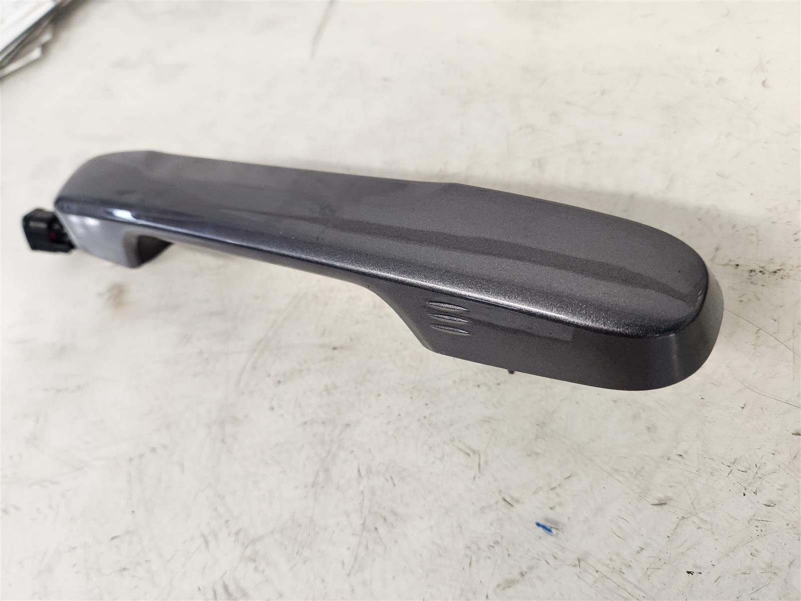 2024 Honda Pilot Rear Passenger Ext Door Handle Gray Replacement 2024 Honda Pilot Rear Passenger Ext Door Handle Gray Replacement thumbnail